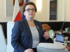 Pomoce naukowe z rekomendacją ministra edukacji: Zalewska promuje zestaw do doświadczeń przyrodniczych po 1000 zł