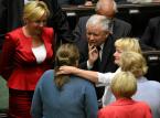 Wszystko o instrukcjach PiS dla posłów: Maile trzy razy dziennie, SMS-y zakazujące komentarzy