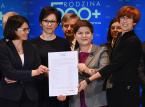 Szydło: 18 banków dołączyło do programu "Rodzina 500 plus"